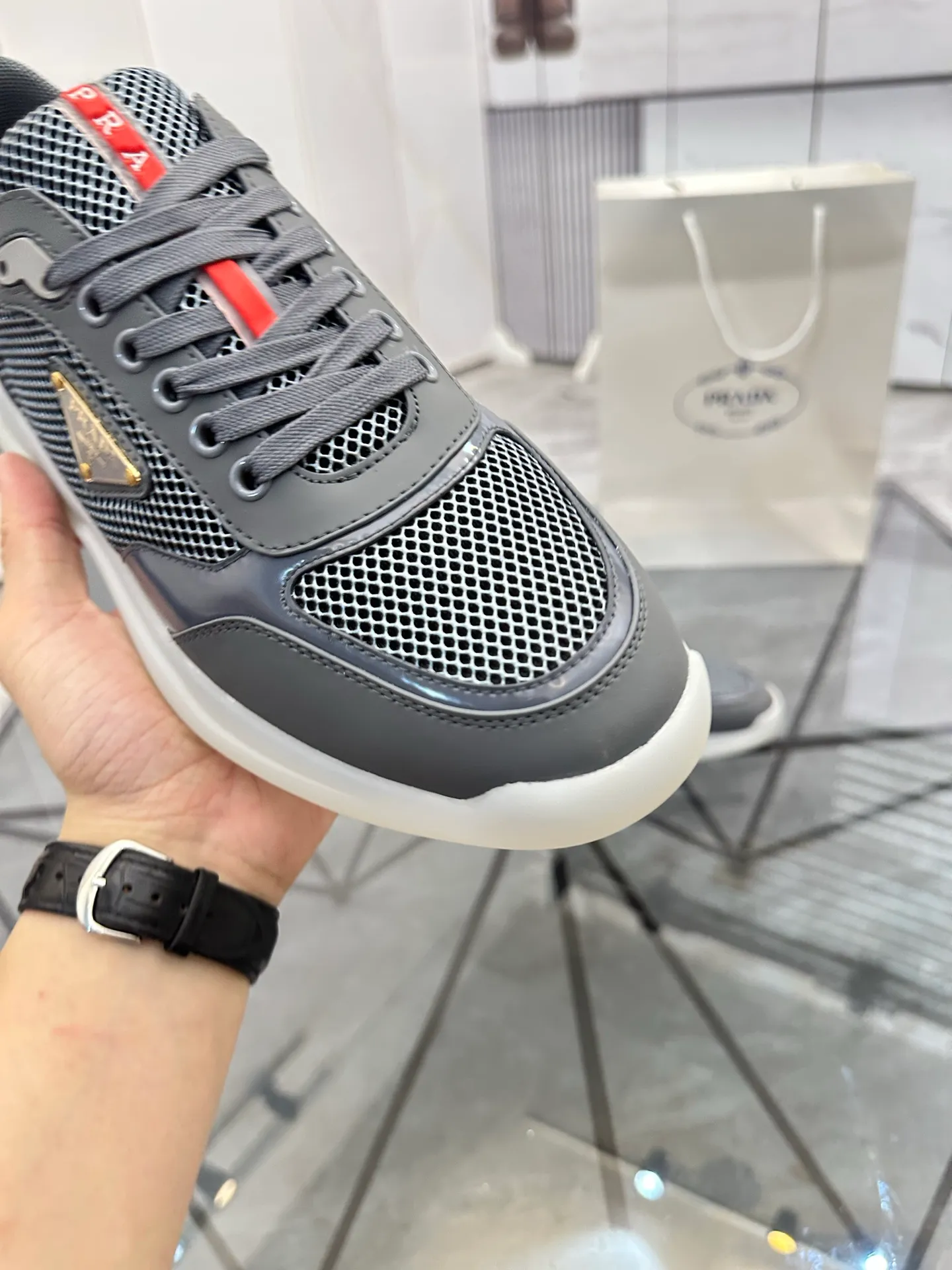 Men's shoes for sale 💰: 💰P620¥ High-end top quality Product trademark: Prada *"Prada*" low-top casual shoes Regular size: 38-45 (can be customized to 46) Product materials: Upper imported first-layer cowhide spliced ​​with original fabric, breathable lining, cowhide foot pads, original outsole. No.: 001